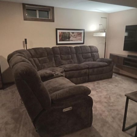 Super Suite With Sauna, Pool Table And Arcade Game Λάνσινγκ Εξωτερικό φωτογραφία