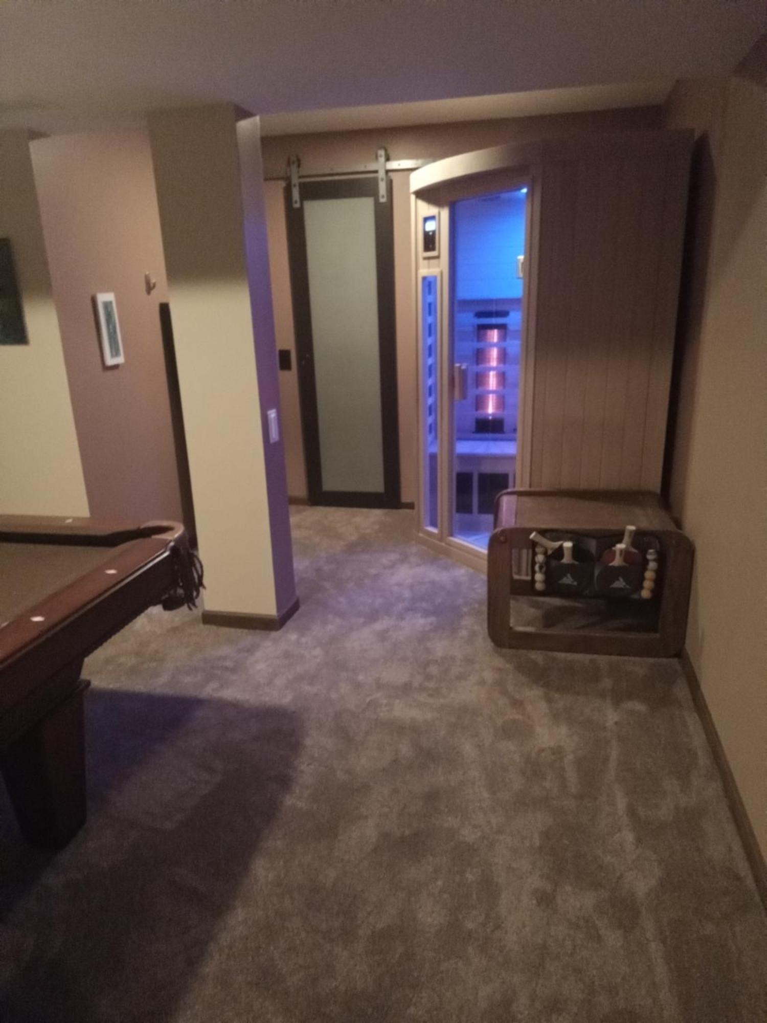 Super Suite With Sauna, Pool Table And Arcade Game Λάνσινγκ Εξωτερικό φωτογραφία